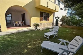 trilocale in campagna con giardino Rosso
